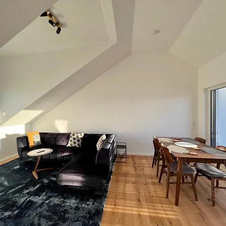 Lili-ps5-terrace-view-bright-kitchen-2xbedroom Offenbach am Main