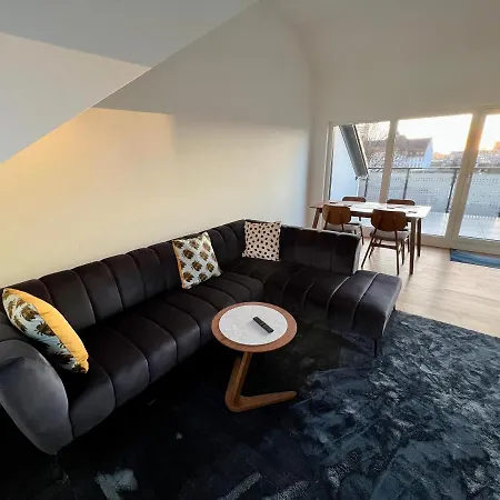 Lili-ps5-terrace-view-bright-kitchen-2xbedroom