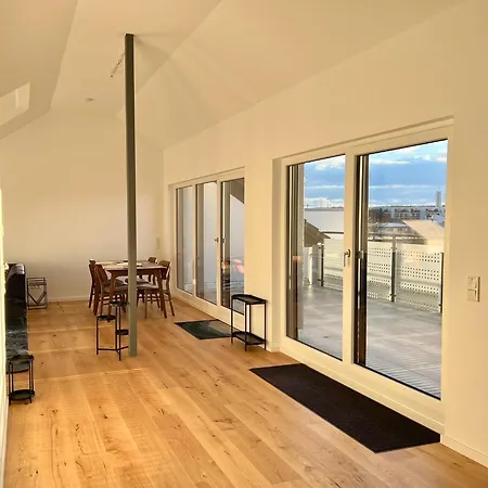 Lili-ps5-terrace-view-bright-kitchen-2xbedroom 奥芬巴赫