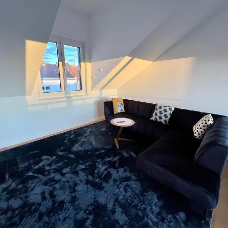 公寓 Lili-ps5-terrace-view-bright-kitchen-2xbedroom