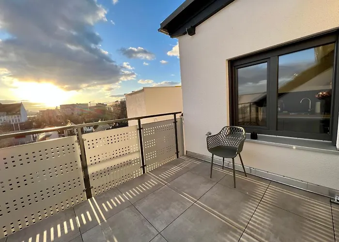 Lili-ps5-terrace-view-bright-kitchen-2xbedroom Apartment Offenbach am Main